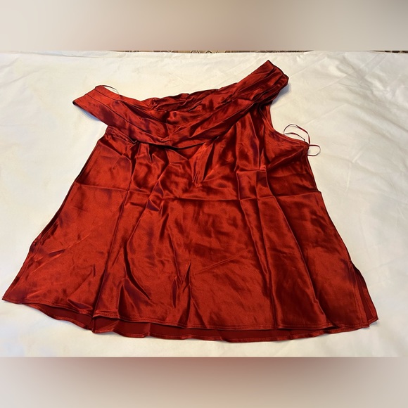 Banana Republic Silk one-Shoulder Top Size Medium Petite Cabin Red NWT - Picture 4 of 9